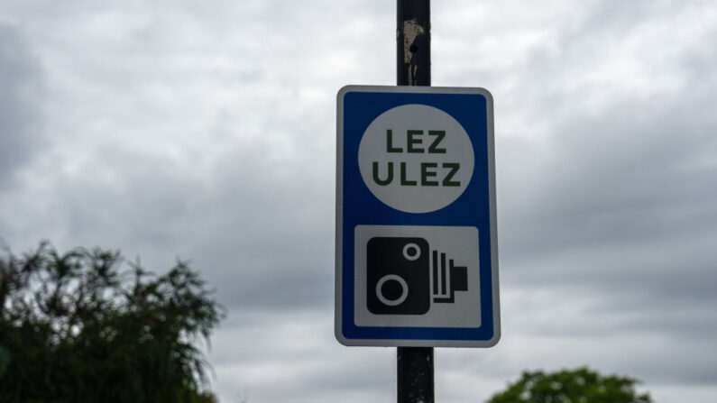 L'extension du programme de zones à très faibles émissions (ULEZ) du maire de Londres Sadiq Khan, qui devrait entrer en vigueur à la fin du mois d'août 2023, se heurte à l'opposition juridique des arrondissements de la périphérie de Londres. (Photo Carl Court/Getty Images)