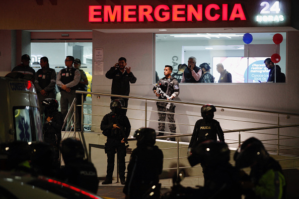L'hôpital où le candidat à la présidence Fernando Villavicencio a été transporté à Quito, le 9 août 2023. (Photo GALO PAGUAY/AFP via Getty Images)