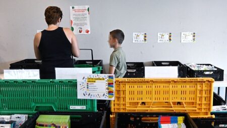 Une rentrée scolaire sous le signe de l’inflation, les familles comparent les prix et jonglent entre les enseignes
