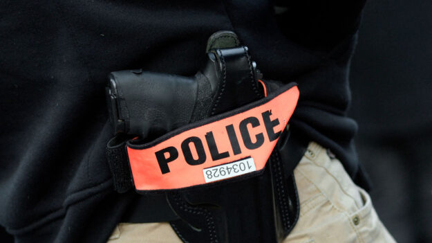Refus d’obtempérer: un chauffard fonce sur des policiers, qui ripostent en ouvrant le feu à La Courneuve