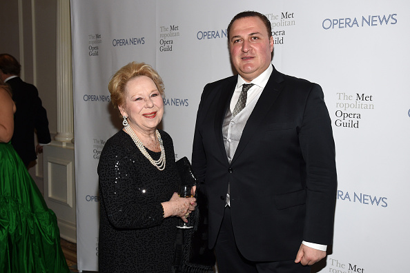 La chanteuse d'opéra Renata Scotto (à g.) à la 10e édition des Opera News Awards à l'hôtel Plaza le 19 avril 2015 à New York. (Photo Bryan Bedder/Getty Images)
