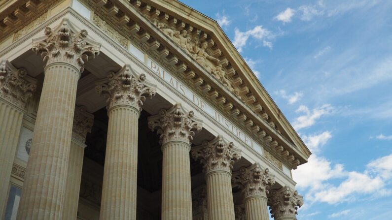 Palais de justice de Nîmes (Photo par Chibe - Pixabay)