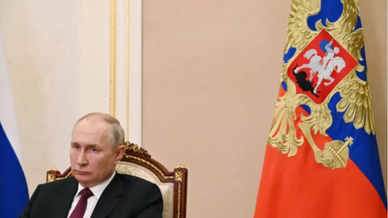 Le président russe Vladimir Poutine préside une réunion avec les membres du gouvernement par vidéoconférence au Kremlin, à Moscou, le 19 juillet 2023. (Alexander Kazakov/Sputnik/AFP via Getty Images )