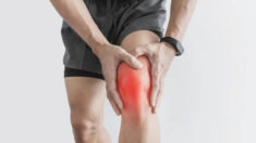 Douleur au genou et difficulté à s’accroupir ? 3 techniques pour améliorer la dégénérescence des articulations et la faiblesse musculaire