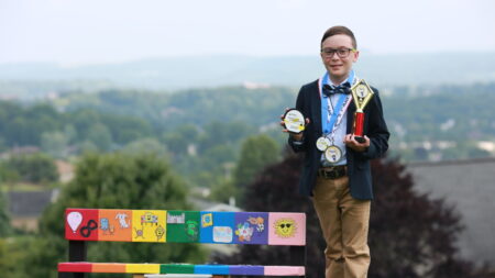 Un inventeur de 9 ans crée un banc destiné à aider les enfants autistes