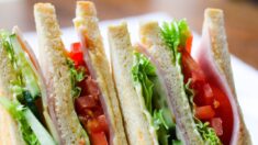 Italie: un restaurateur fait payer 2 euros à des touristes pour couper leur sandwich