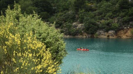 Provence-Alpes-Côte d’Azur: un père de famille se noie dans le lac de Sainte-Croix