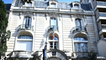 La France condamne «un incendie criminel» ayant ciblé le consulat d’Iran à Paris