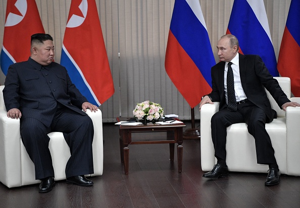 Le dirigeant nord-coréen Kim Jong Un et le Président russe Vladimir Poutine. (Photo ALEXEY NIKOLSKY/SPUTNIK/AFP via Getty Images)