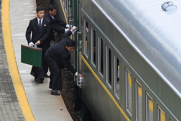 Le train de M. Kim est entré en Russie et roule dans la région russe du Littoral, frontalière de la Corée du Nord, selon Ria Novosti. (Photo KIRILL KUDRYAVTSEV/AFP via Getty Images)