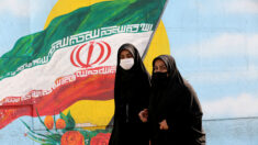 En Iran des femmes s’enhardissent à sortir sans leur voile, le gouvernement durcit les sanctions
