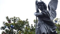 Les Sables-d’Olonne: la statue de Saint-Michel n’aura finalement été déplacée que de quelques mètres