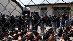 Équateur: 57 gardiens de prison et policiers pris en otage