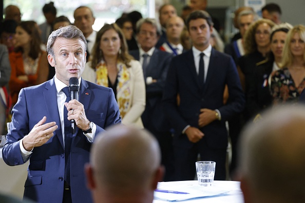 Le président Emmanuel Macron au lycée professionnel de l'Argensol, le 1er septembre 2023. (Photo LUDOVIC MARIN/POOL/AFP via Getty Images)