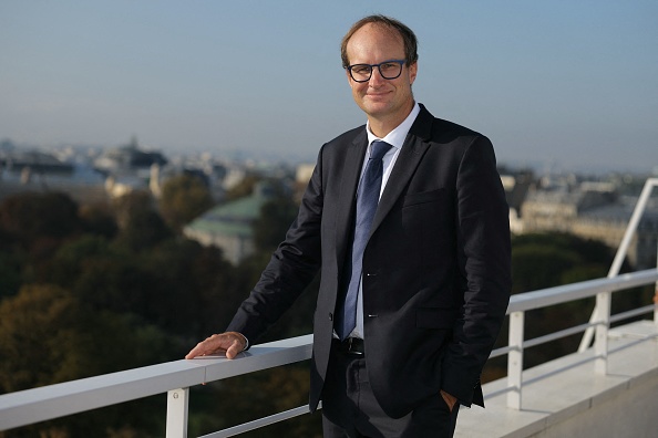 Le PDG et fondateur de Verkor, Benoit Lemaignan, pose à Paris, avant d'annoncer la levée de plus de deux milliards d'euros pour le projet de construction d'une gigafactory de batteries électriques à Dunkerque, le 14 septembre 2023. (Photo THOMAS SAMSON/AFP via Getty Images)