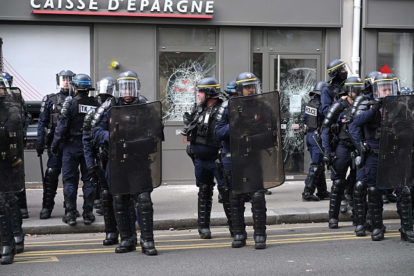 Des policiers anti-émeutes à Paris le 23 septembre 2023. (Photo BERTRAND GUAY/AFP via Getty Images)