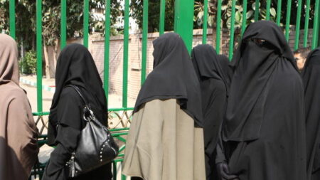 Débat en Égypte après l’interdiction du niqab à l’école