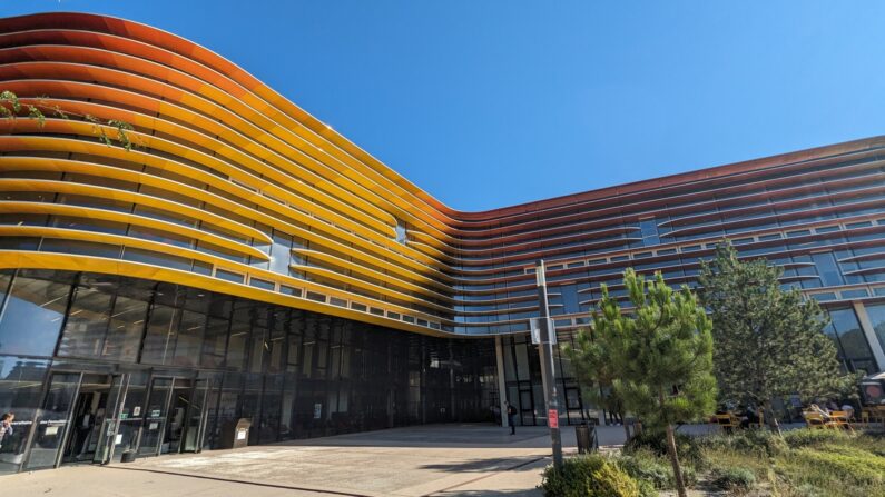 L’ultramoderne bibliothèque des Fenouillères à Aix-en-Provence. (Photo Etienne Barreau/Epoch Times)