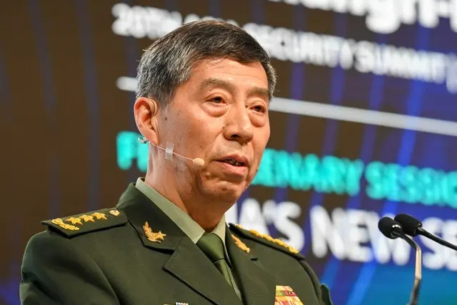 Le ministre chinois de la Défense, Li Shangfu, prononce un discours lors du 20e sommet du Dialogue Shangri-La à Singapour, le 4 juin 2023. (Roslan Rahman/AFP via Getty Images)