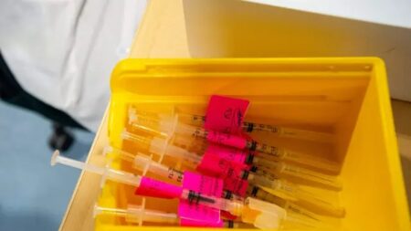 Le vaccin contre Covid-19 a été retrouvé chez des personnes décédées affirme une étude