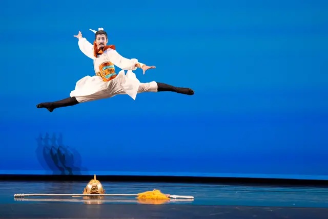 Lucas Browde interprète "Loyauté de Yue Fei" lors du tour préliminaire de la compétition internationale de danse classique chinoise NTD à Purchase, New York, le 7 septembre 2023. (Larry Dye)