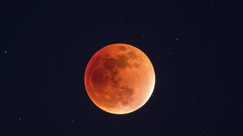 La "Super Lune des moissons" aura une teinte rouge et orangée. (Shutterstock)