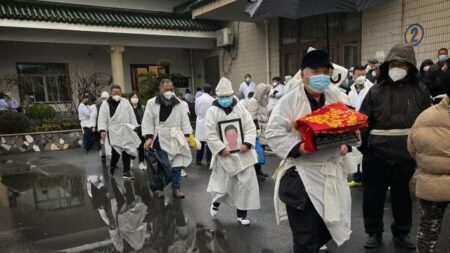Des Chinois qui ont fui leur pays décrivent le nombre de décès causés par la pandémie de Covid-19, comme étant «sans précédent»