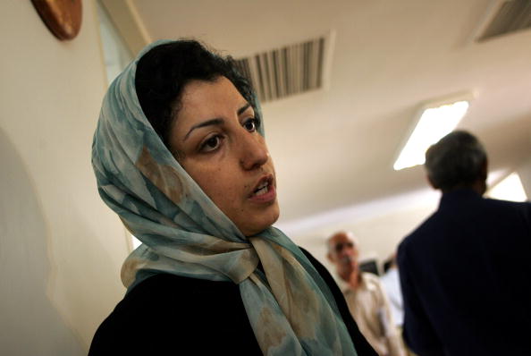 La militante iranienne, Narges Mohammadi, au Centre des défenseurs des droits de l'homme à Téhéran en 2007. (Photo BEHROUZ MEHRI/AFP via Getty Images)
