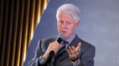 Bill Clinton rompt avec les démocrates et fait des concessions face à la vague d’immigration clandestine