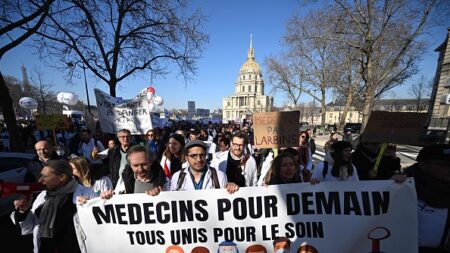 Les syndicats de médecins mettent la pression sur le gouvernement avant les négociations tarifaires