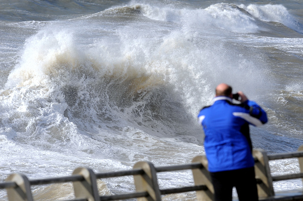 La zone maritime de l'accident est balayée dans une mer avec des vagues de trois mètres de haut. Illustration. (Photo PHILIPPE HUGUEN/AFP via Getty Images)