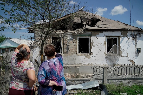 Une maison détruite par les frappes ukrainiennes dans la ville de Valuyki, près de la frontière avec l'Ukraine dans la région de Belgorod, le 5 juillet 2023. (Photo STRINGER/AFP via Getty Images)