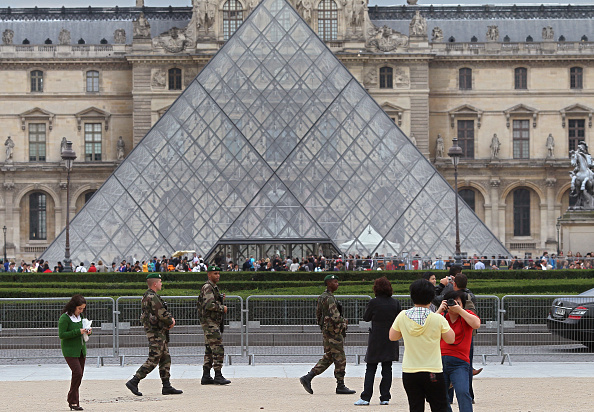 Selon le Louvre, « les personnes ayant réservé pour une visite du musée dans la journée seront remboursées ». Illustration. (Photo THOMAS COEX/AFP via Getty Images)