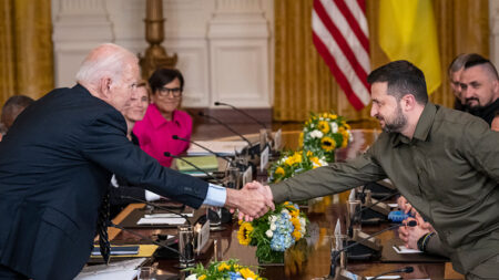 Volodymyr Zelensky salue le «discours puissant» de Joe Biden sur l’aide américaine à Kiev