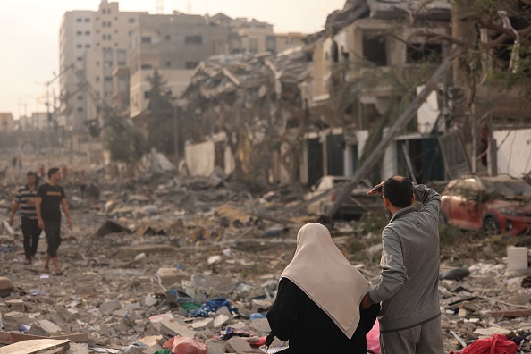 Les destructions massives causées par les frappes aériennes israéliennes dans le quartier al-Rimal de la ville de Gaza, le 10 octobre 2023. (Photo MAHMUD HAMS/AFP via Getty Images)