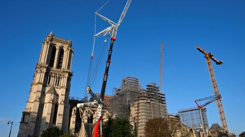 Notre-Dame de Paris en pleine reconstruction, le 10 octobre 2023. (Photo: MIGUEL MEDINA/AFP via Getty Images)