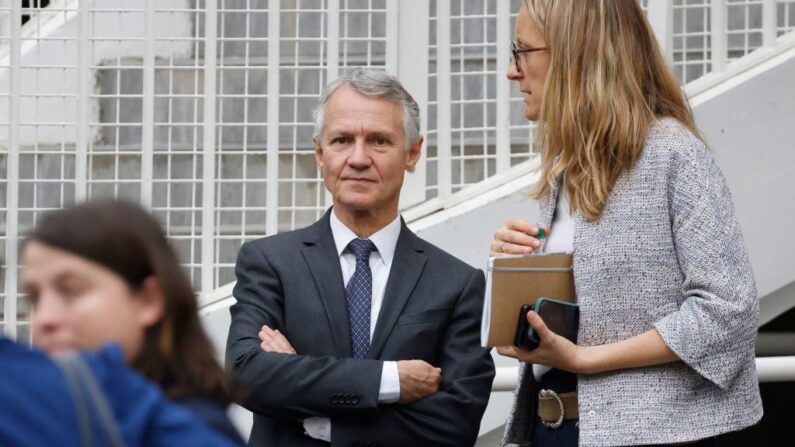 Le procureur de la République Jean-Francois Ricard participe à une visite au lycée Gambetta à Arras, le 13 octobre 2023. (Photo LUDOVIC MARIN/POOL/AFP via Getty Images)