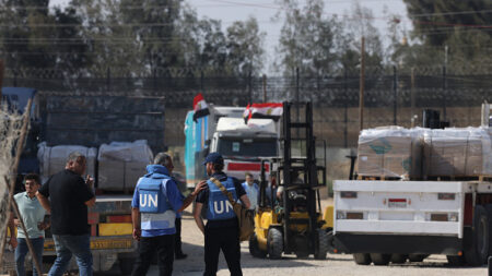 Les premiers camions d’aide humanitaire venus d’Égypte entrent dans la bande de Gaza