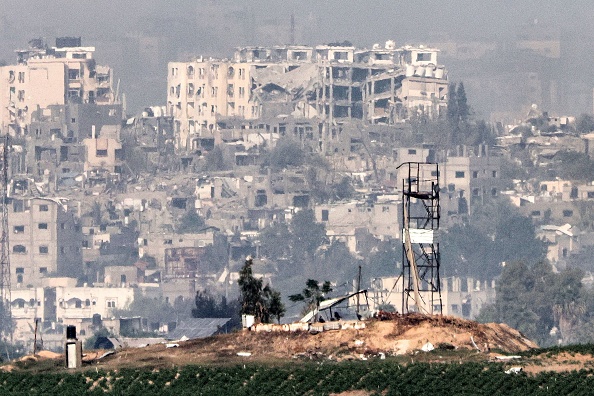 Cette photo prise depuis une position le long de la frontière avec la bande de Gaza près de Sderot, en Israël le 27 octobre 2023. (Photo JACK GUEZ/AFP via Getty Images)