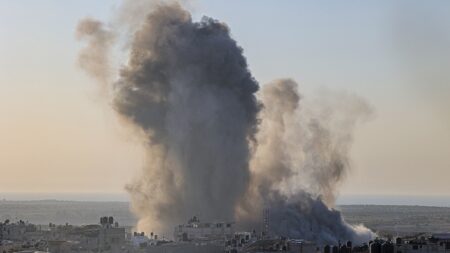 La tension monte avec le Hezbollah: des raids aériens israéliens en représailles d’attaques