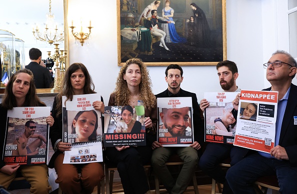 Les photos de personnes disparues ou retenues en otage du Hamas à l'Assemblée nationale, à Paris, le 31 octobre 2023. (Photo EMMANUEL DUNAND/AFP via Getty Images)