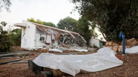 Des Israéliens décrivent les scènes d’enfer qu’ils ont découvertes dans les communautés attaquées par les terroristes du Hamas