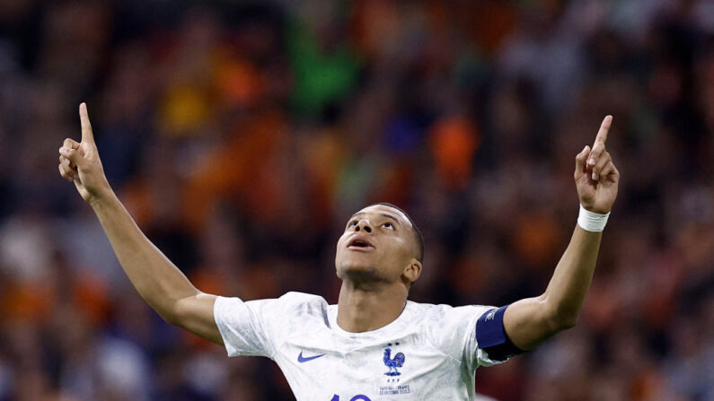 Kylian Mbappé a marqué son 42e but avec l'équipe de France en inscrivant un doublé vendredi à Amsterdam contre les Pays-Bas, dépassant le total de Michel Platini. (Photo : KENZO TRIBOUILLARD/AFP via Getty Images)