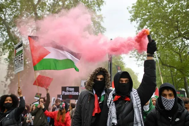 Des manifestants pro-palestiniens dans le centre de Londres le 22 mai 2021. (Justin Tallis/AFP via Getty Images)