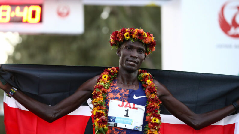Le Kényan Titus Ekiru, vainqueur du marathon de Milan en mai 2021, a écopé de dix ans de suspension pour dopage et obstruction à l'enquête. (Photo : Ezra Shaw/Getty Images)