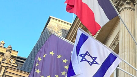 Attaque contre Israël: le maire de Neuilly-sur-Seine a-t-il le droit d’élever le drapeau de l’État hébreu sur le fronton de l’hôtel de ville?