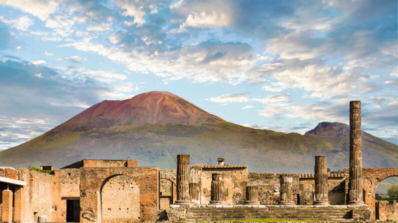 Les ruines de Pompéi et le Vésuve. (Photo: Darryl Brooks/Shutterstock)