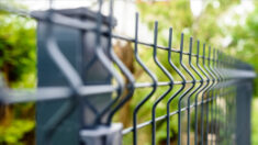 Gironde: ses voisins élèvent une clôture devant sa maison, une dame de 94 ans bloquée