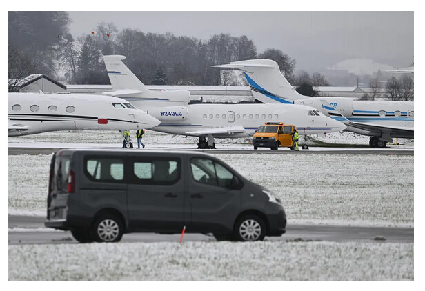 Des jets privés sur la base aérienne de Dubendorf, à l'est de Zurich, en Suisse, le 18 janvier 2023 (Sebastien Bozon/AFP via Getty Images)