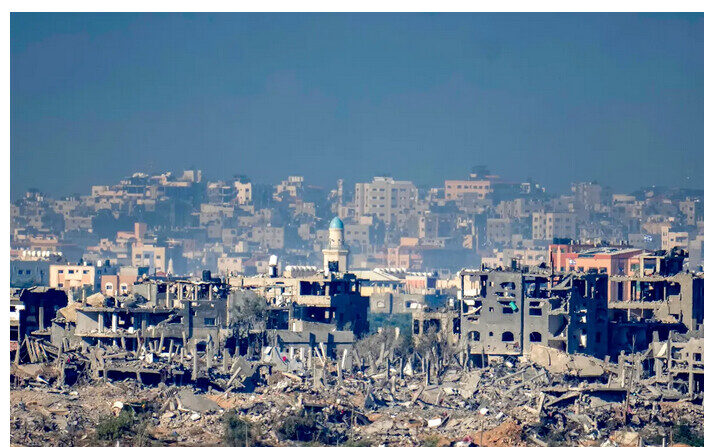 Les bâtiments détruits de Beit Hanoun, dans le nord de la bande de Gaza, vus depuis Sdérot, en Israël, le 16 novembre 2023. (Christopher Furlong/Getty Images)